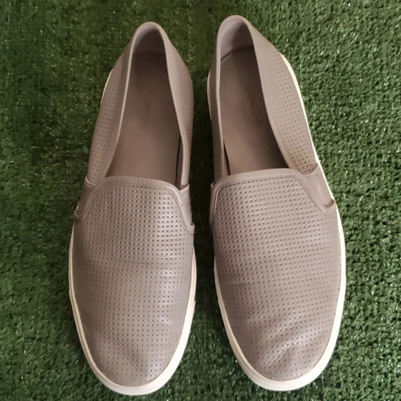 VINCE Perforated Blair Sneaker Slip on, Taupe Elastic Stretch Sides for Comfort - Picture 1 of 11